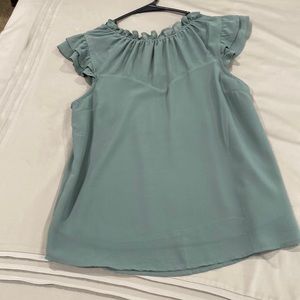 Women’s sleeveless tops, size small